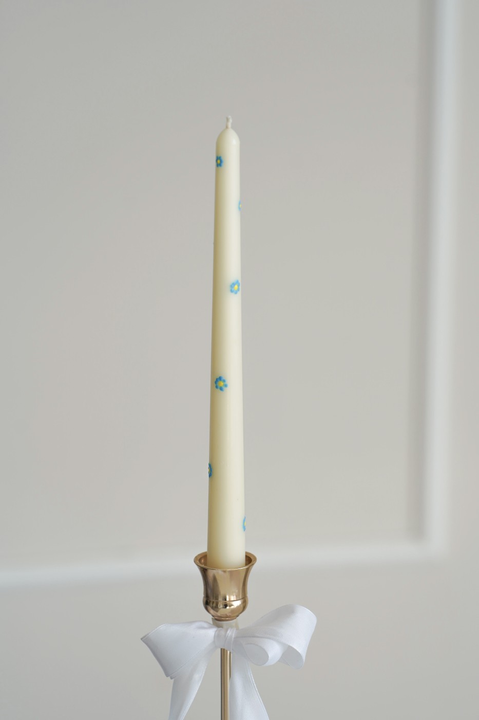 Kónická sójová svíčka s květinami
